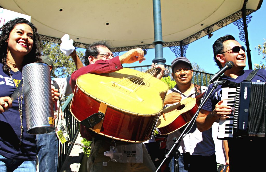 image of band members, Los Jornaleros del Norte