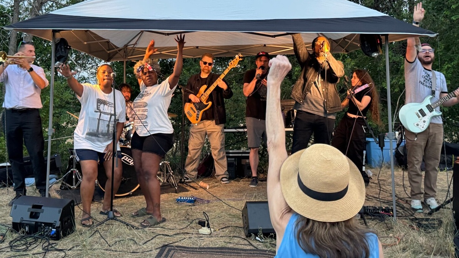 Hundreds gather to shut down GEO