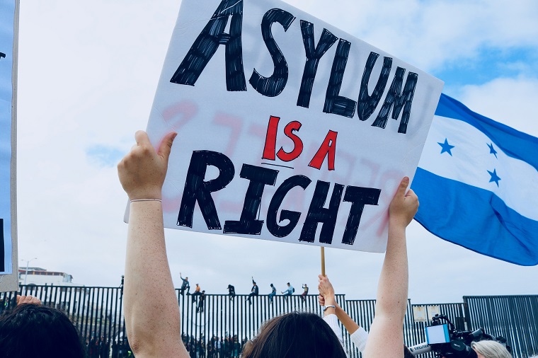 Restore the right to asylum