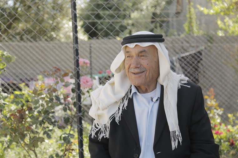 Providing aid to the elderly in Gaza