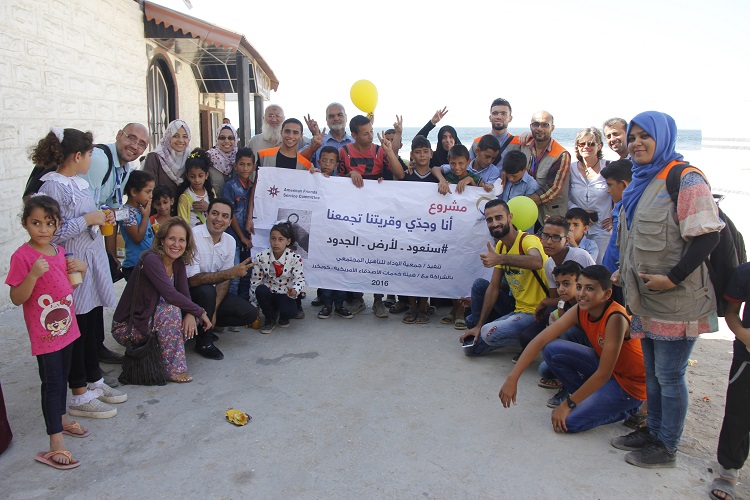 Participants in the "My Grandfather and I" project in Gaza