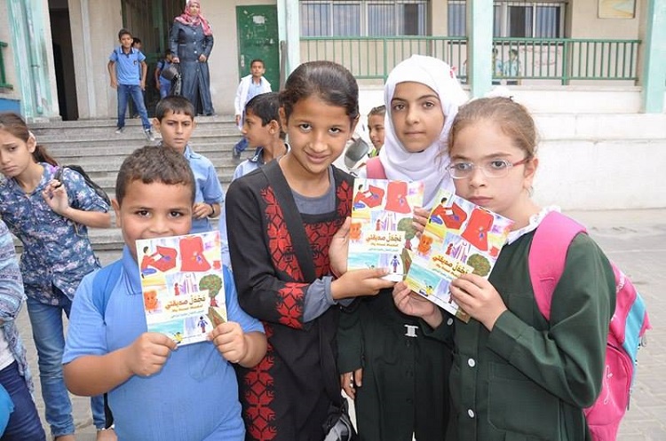 Children in Gaza with the books of their grandparents' stories