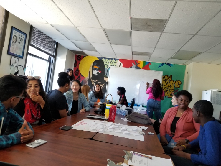 Chicago youth take part in a FOIA training at Kinetic, a youth program in the city. Photo: AFSC/Chicago