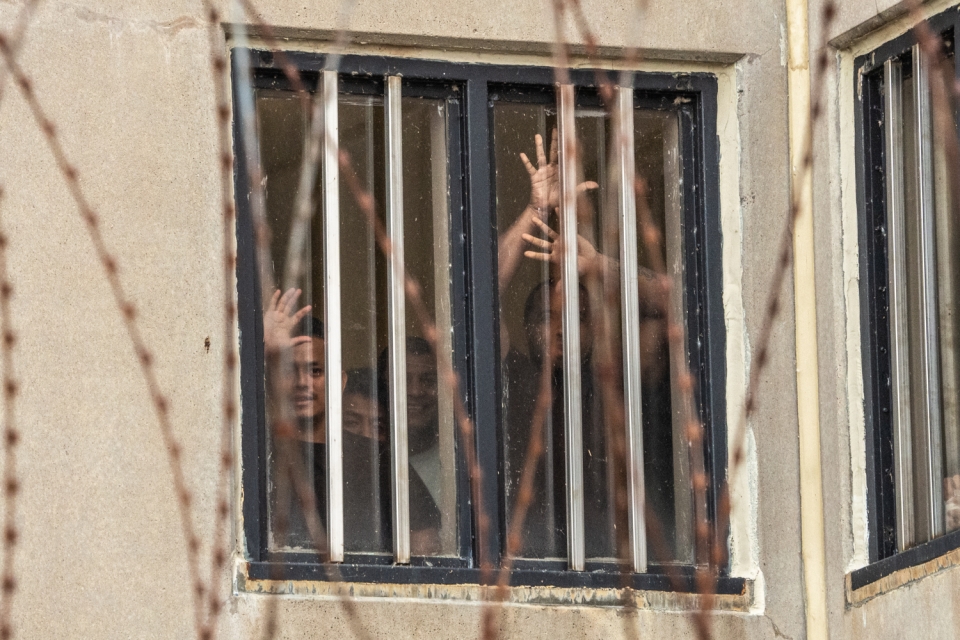 Immigrants in detention see and respond to the Day of Action protest outside the detention facility. Photo: Maggie Fogarty/AFSC