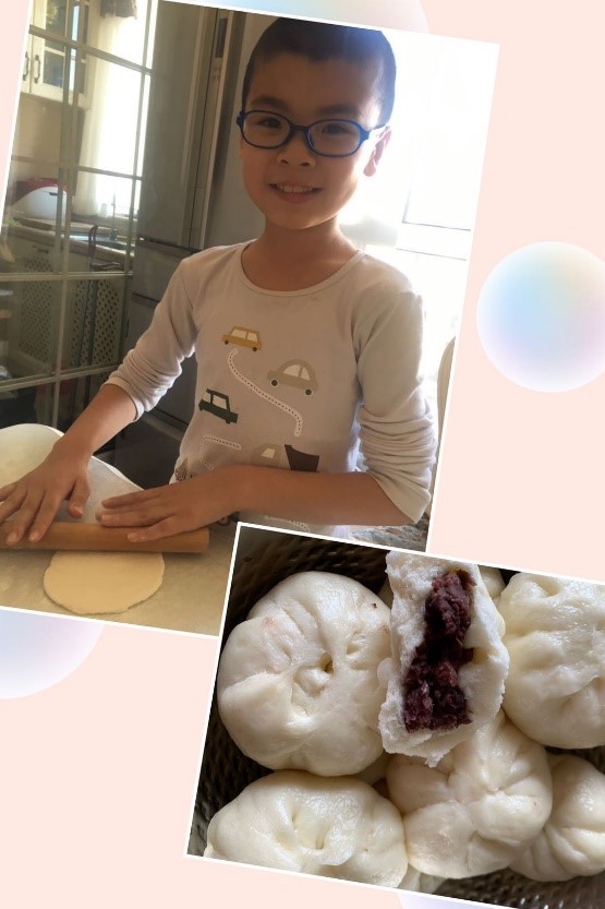 Zhang Yunyun’s son making redbean bun